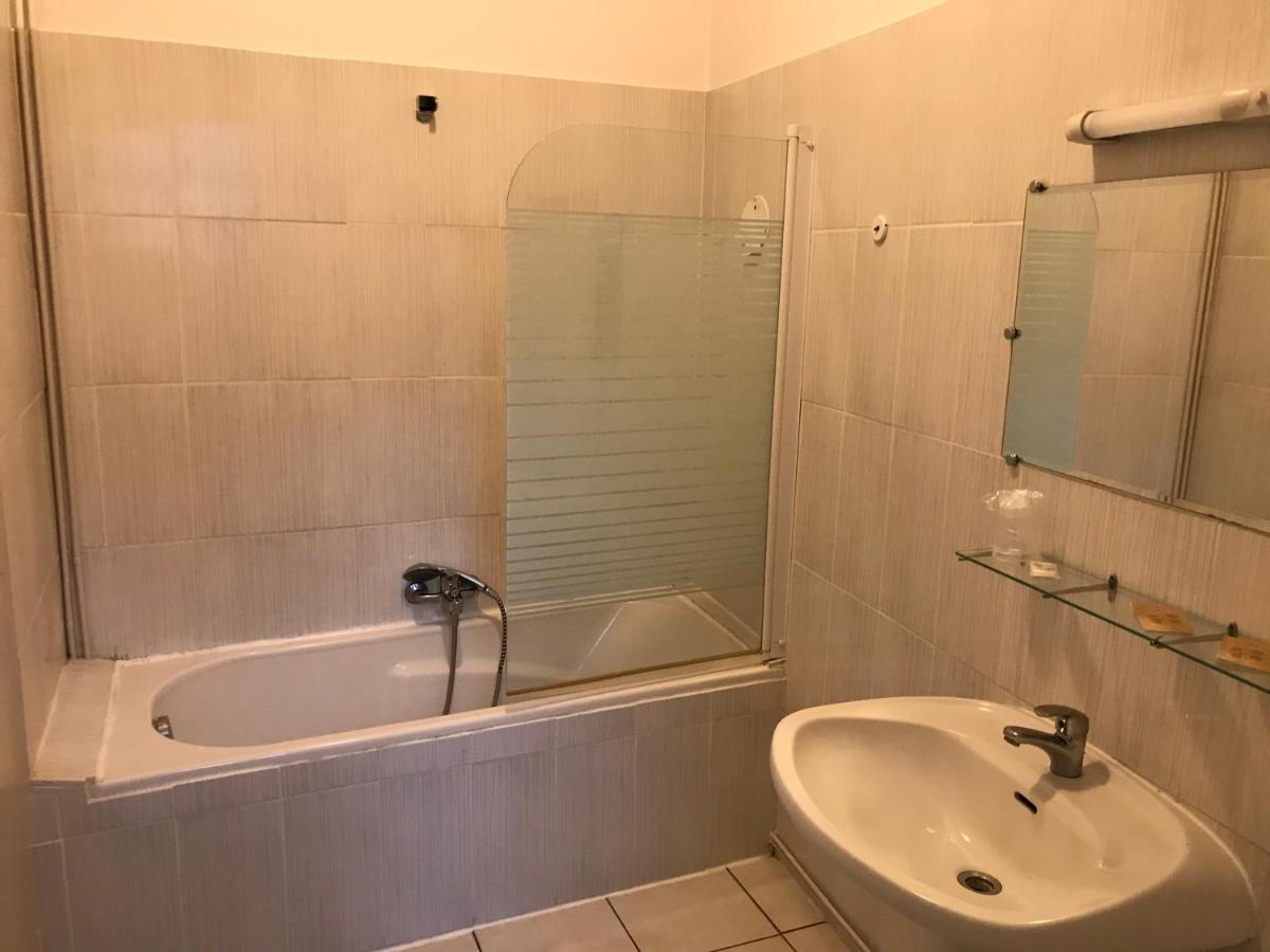 Hotel De La Gare Châteauroux エクステリア 写真